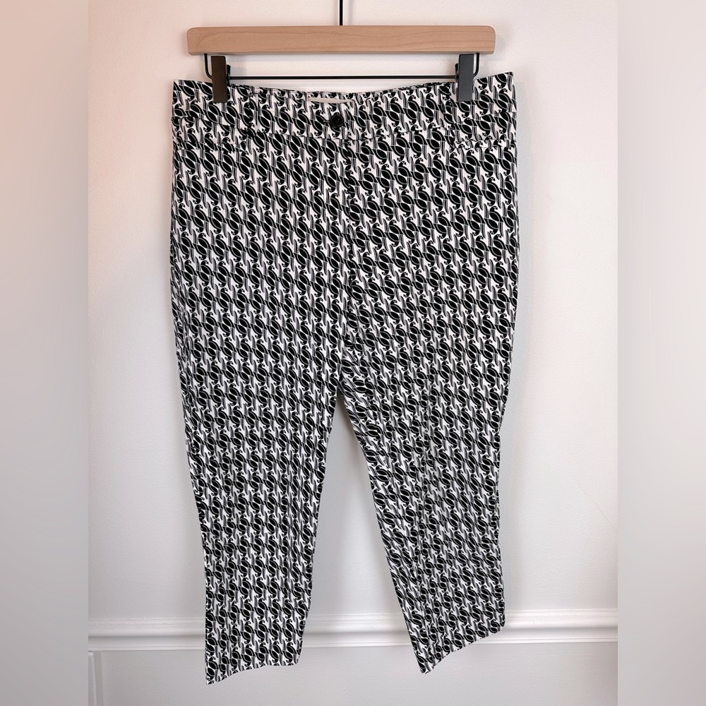 TALBOTS Petites Black White Parrot Print Capris | Size 10P